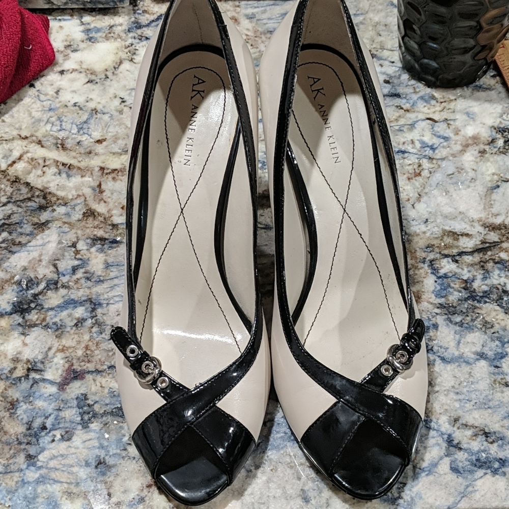 Inclined to tone pumps